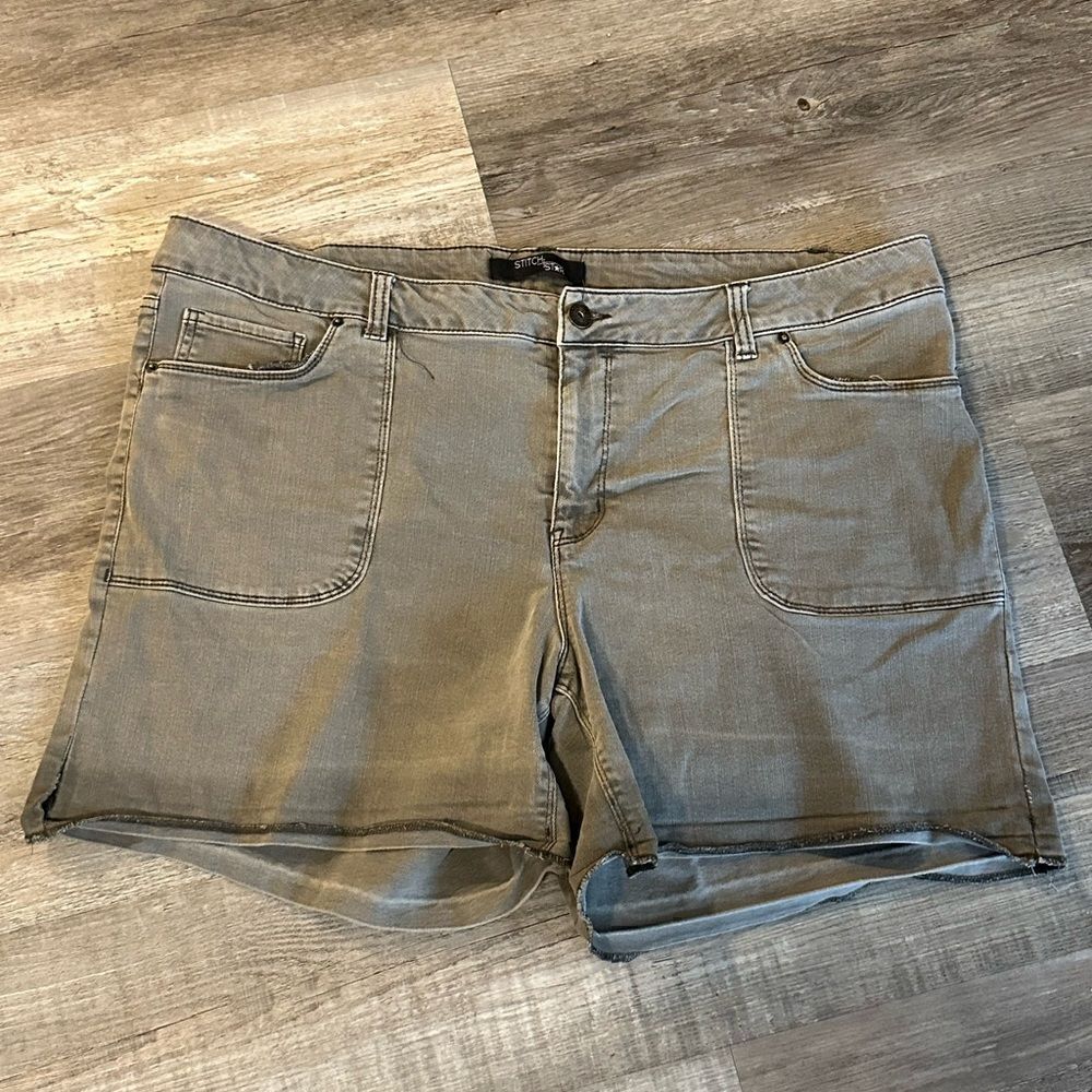 Stitch Star midrise short size 22